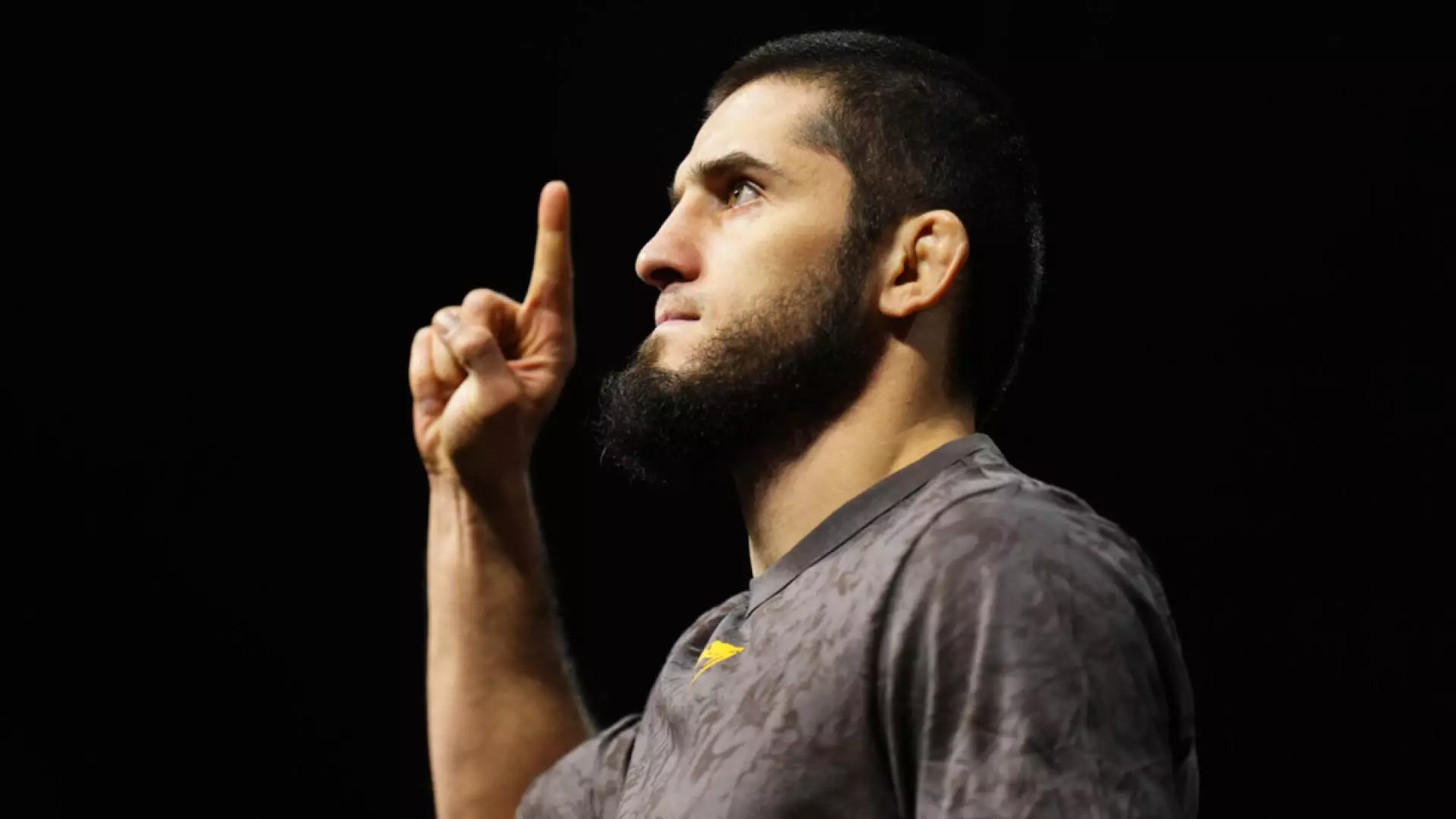 Махачев готов к бою с Топурией на турнире в Белом доме