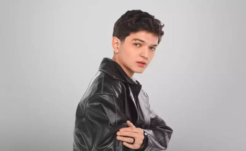 «Пакетик сожгите, цвета мне не нравятся»: в Казахстане отменили концерты Akmal’