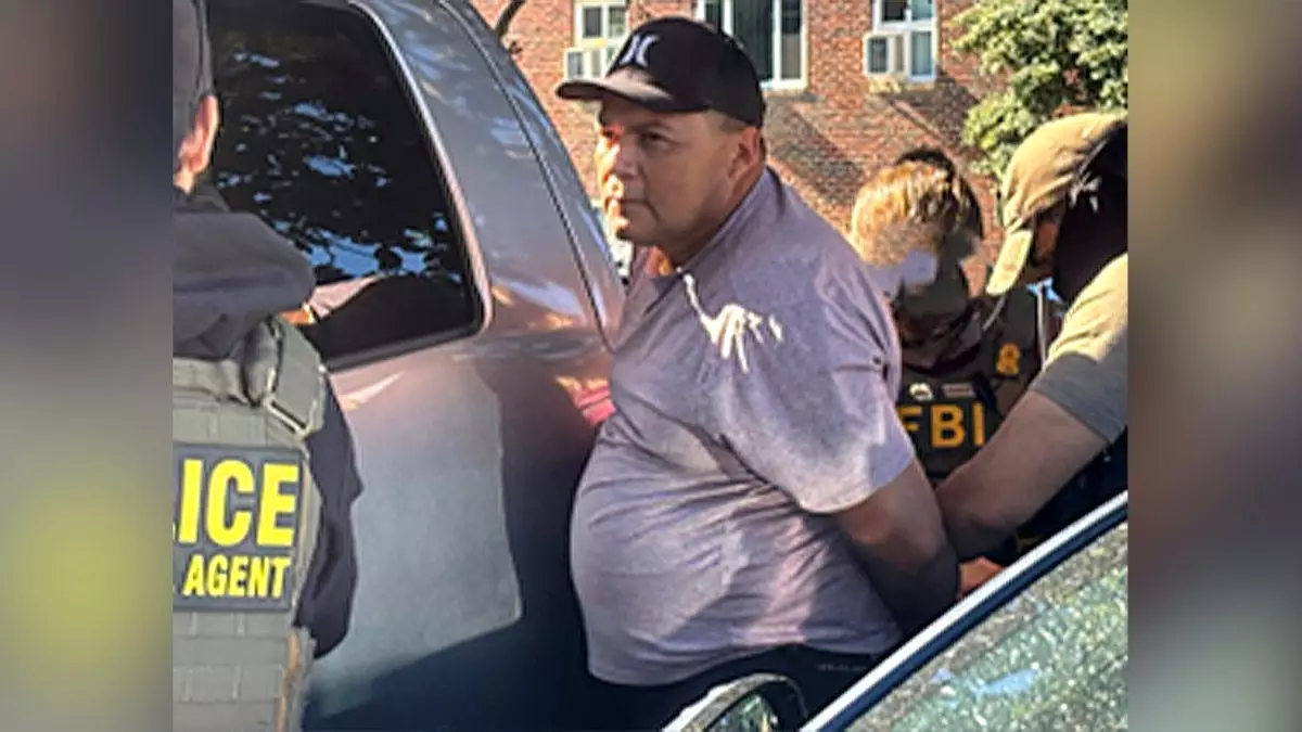 Иммиграционная служба задержала нелегала, трижды депортированного и обвиняемого в нападении на полицейского: «СКАЗАЛИ ПРАВИЛЬНО».