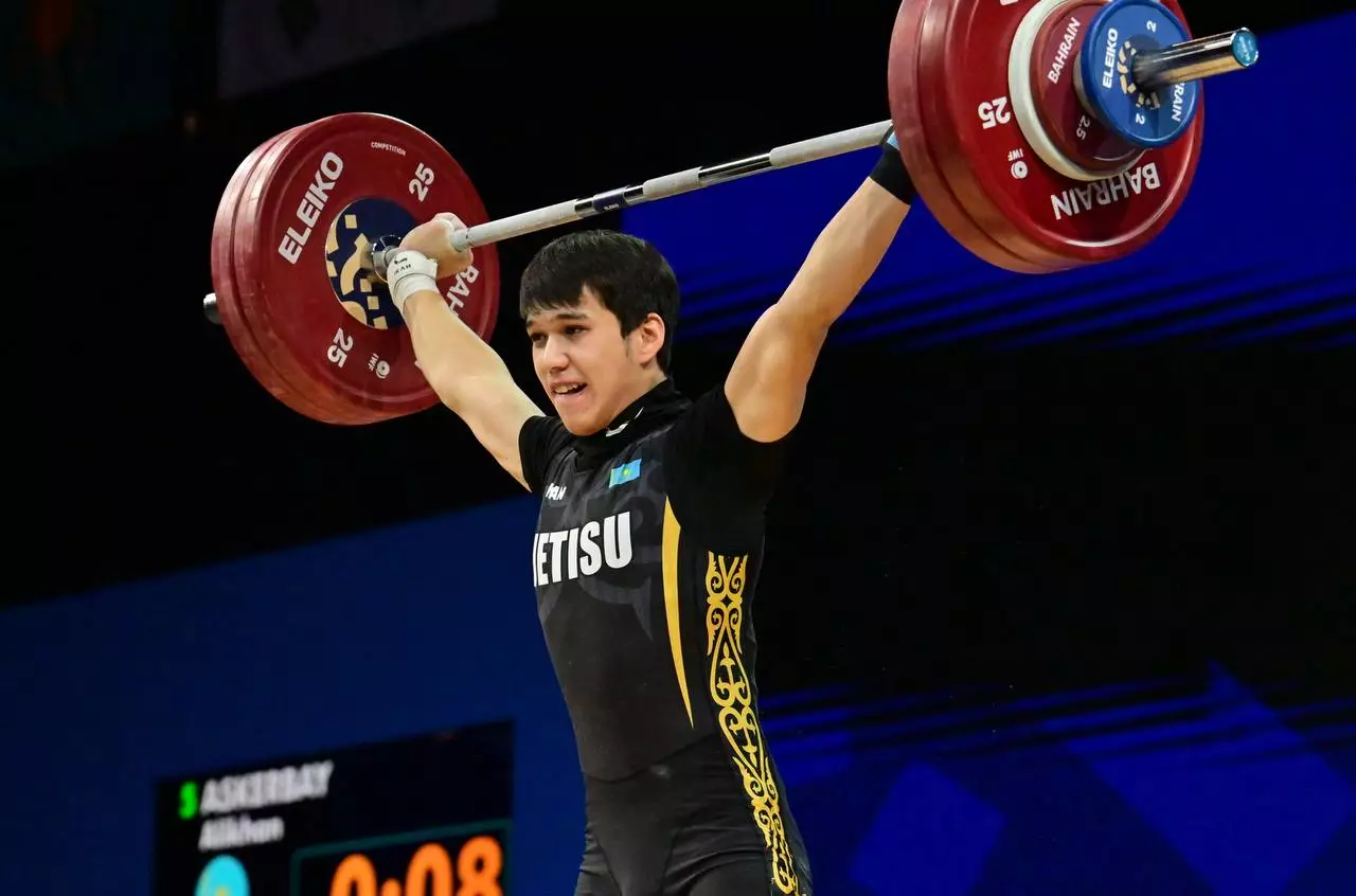 Қазақ баласы Азиада чемпионы атанып, әлем рекордын жаңартты