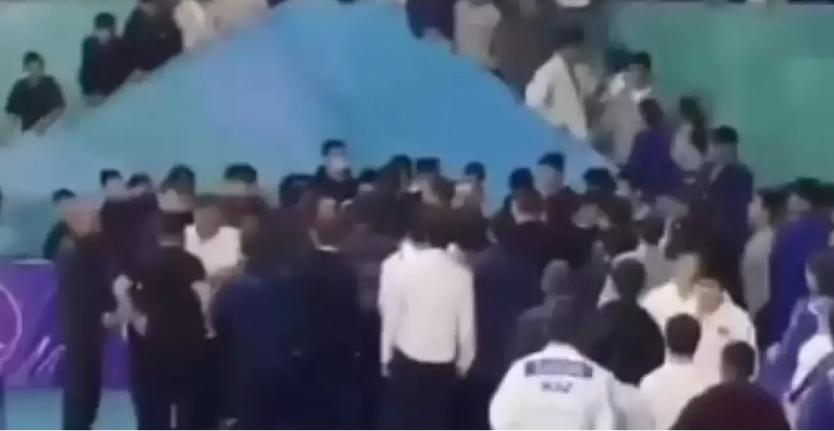 Бапкердің жағы сынған: Өскеменде ата-аналар мен спортшылар жаппай төбелесті