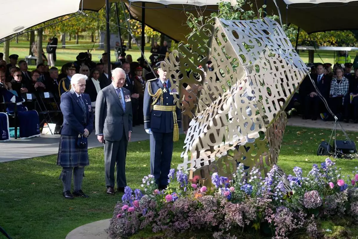 Король Чарльз III открыл первый памятник ЛГБТ-ветеранам