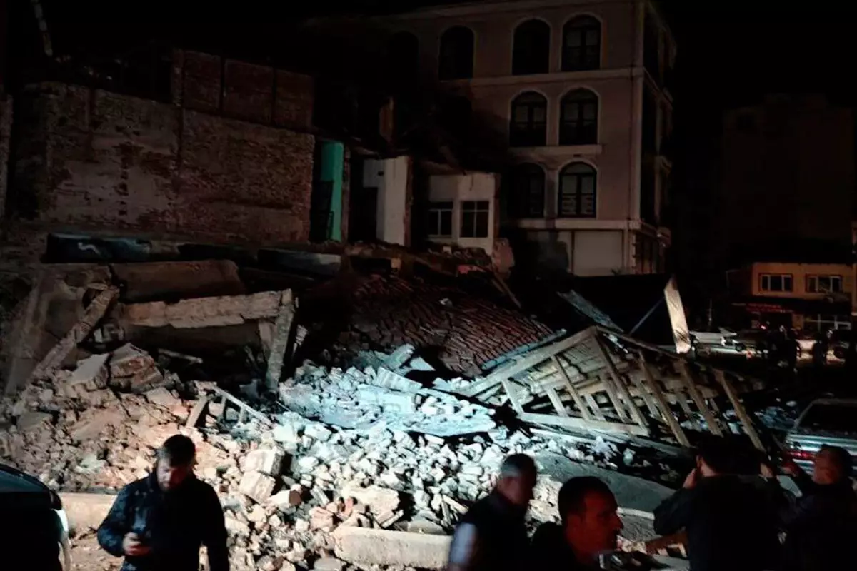 На западе Турции произошло землетрясение: есть пострадавшие