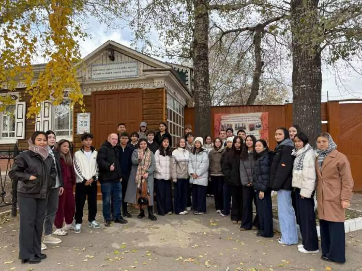 Активисты “Жастар Рухы” организовали для студентов экскурсии в краеведческие музеи
