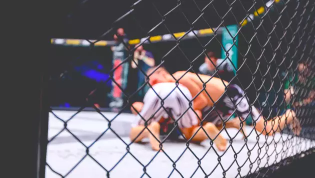 Казахстанского бойца исключили из UFC: известна причина