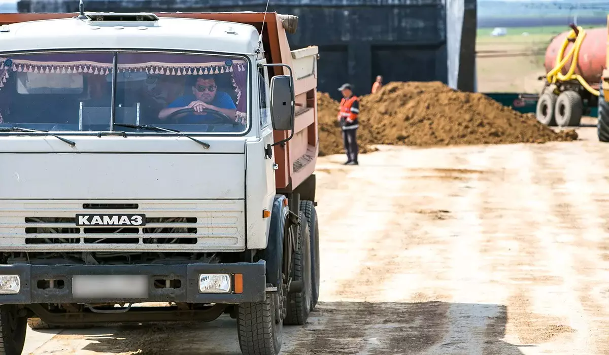 «13 тонн на бумаге, 10 – в реальности»: депутат «AMANAT» требует пересмотра лимитов на дорогах