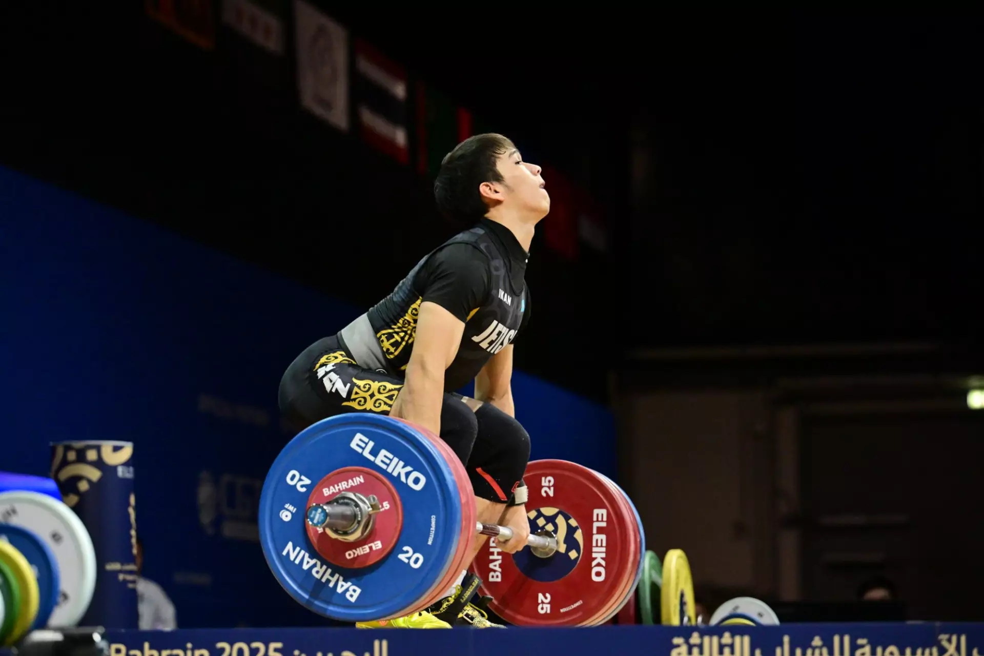 Казахстанский штангист установил три рекорда на юношеских Азиатских играх