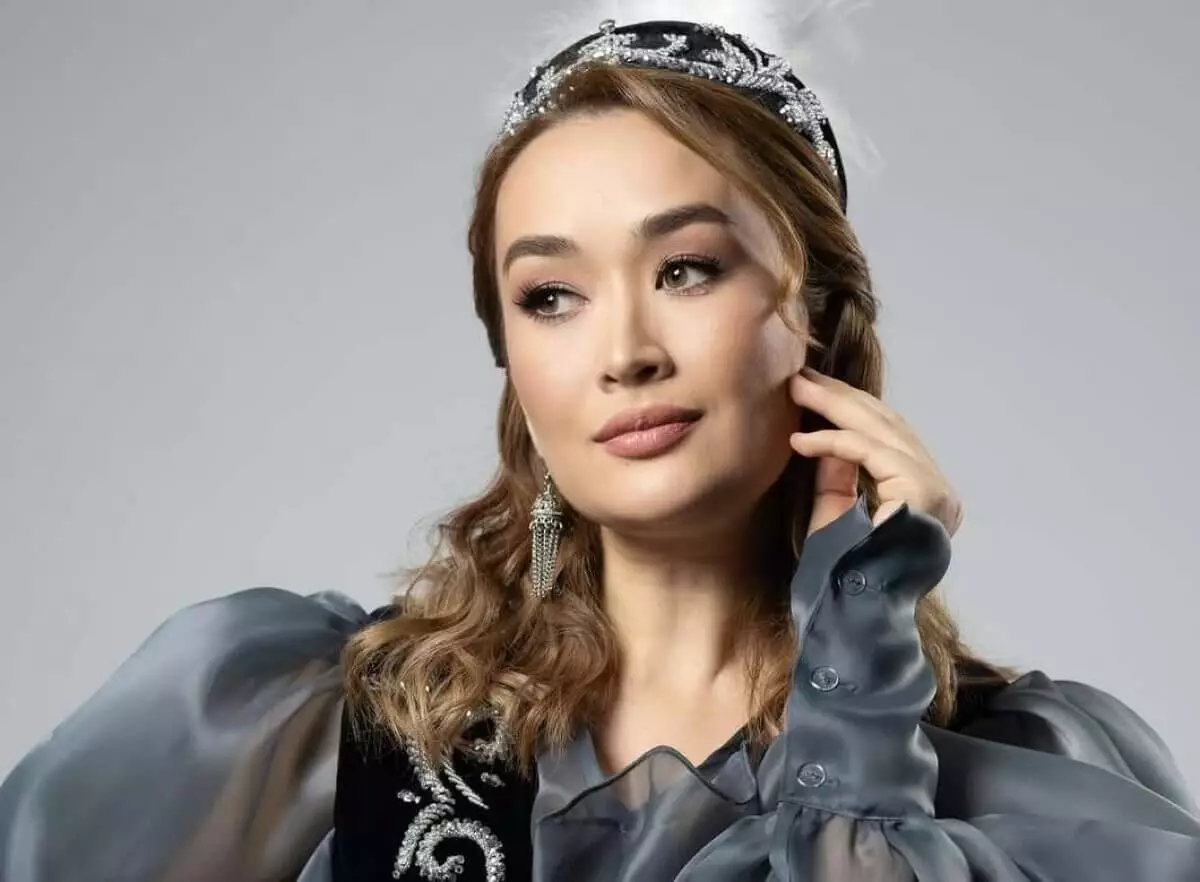 Невестка Рымбаевой повторила с братом и сестрой старое фото (ВИДЕО)