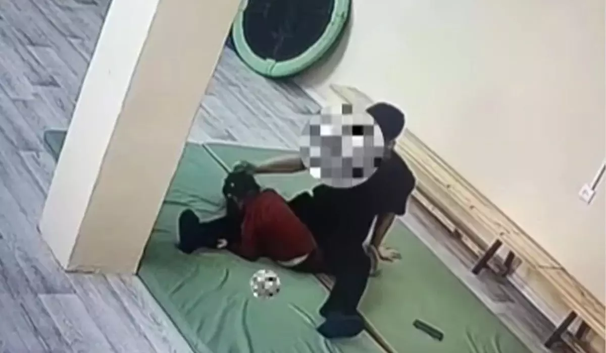 Екібастұзда жаттықтырушы ерекше қыз баланы жарты сағат бойы қинаған 