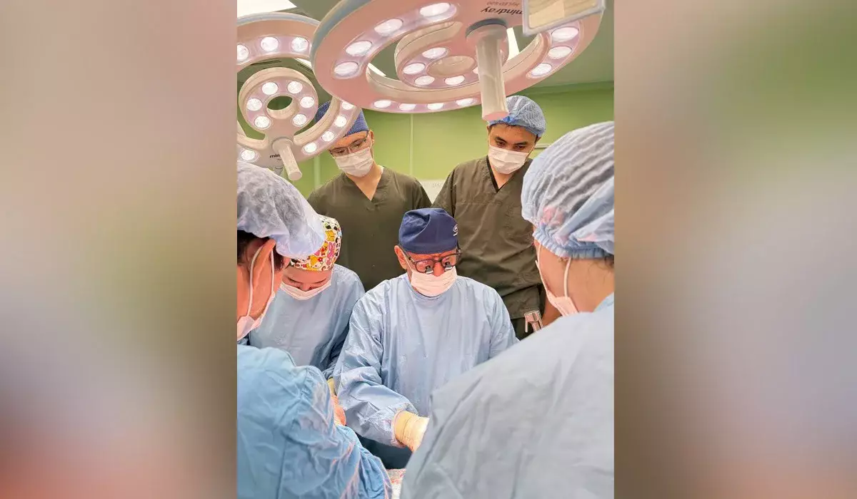 Алматы дәрігерлері 63 жасында қайтыс болған әйелдің көзіндегі мөлдір қабықты екі түрлі адамға салып берді