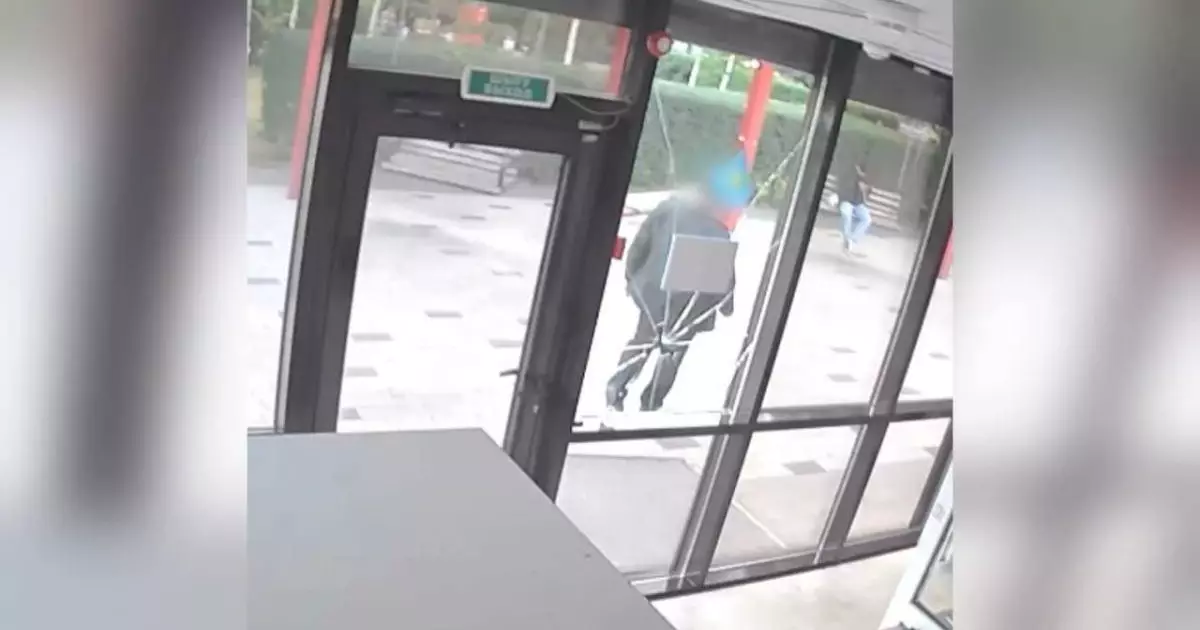  Астанада полиция бекетінің терезесін сындырған азамат ұсталды 