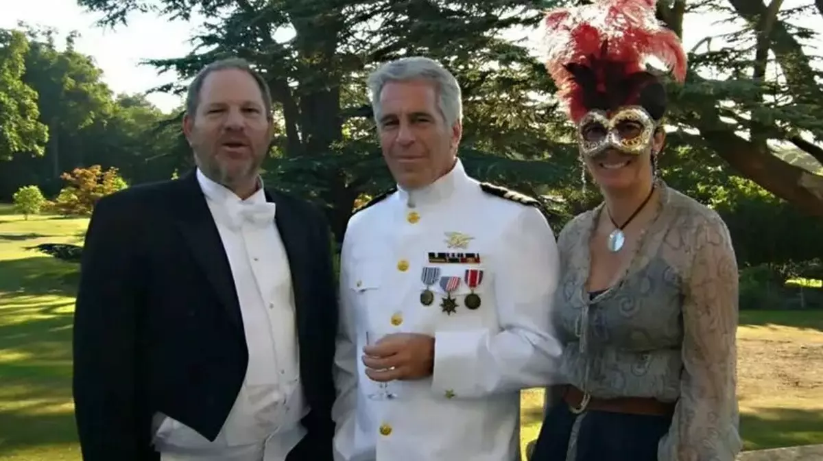 Принц Эндрю принимал Эпштейна и Вайнштейна в королевском особняке