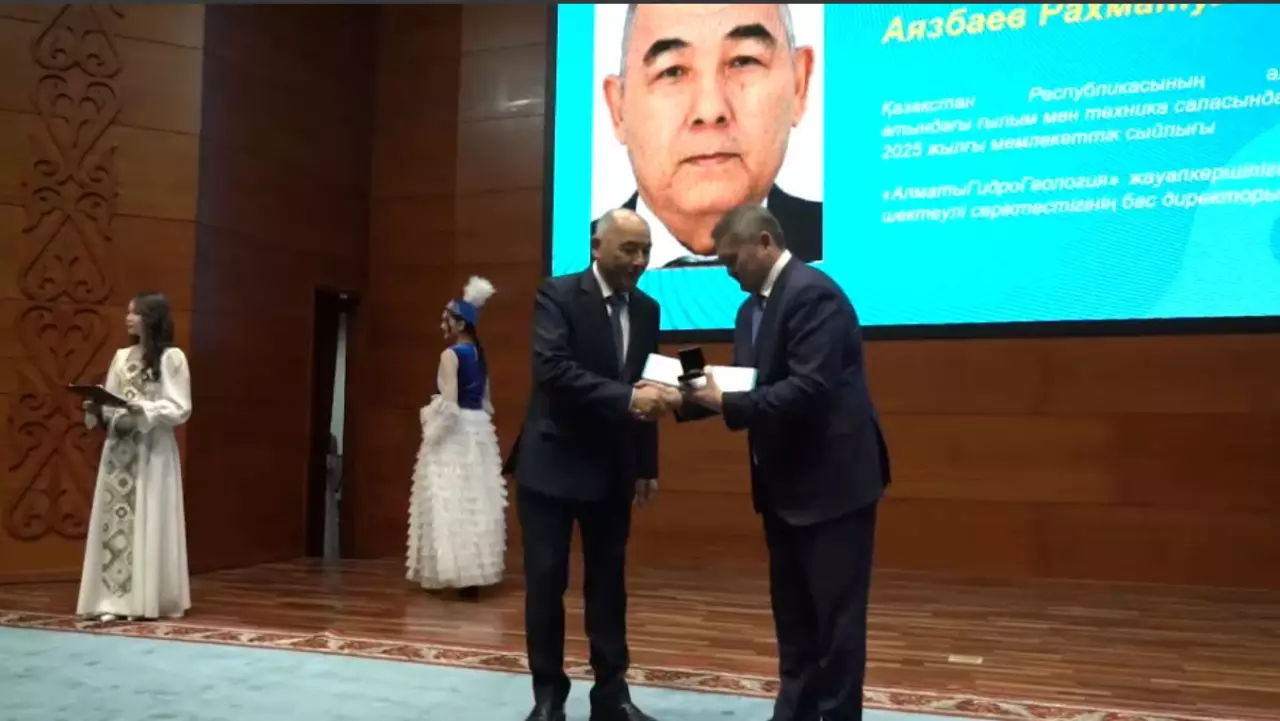 Елордада жас ғалымдарға пәтер кілті табысталды