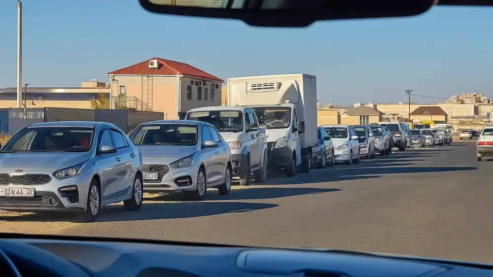Очереди на заправках в Актау:  глава Минэнерго объяснил ситуацию