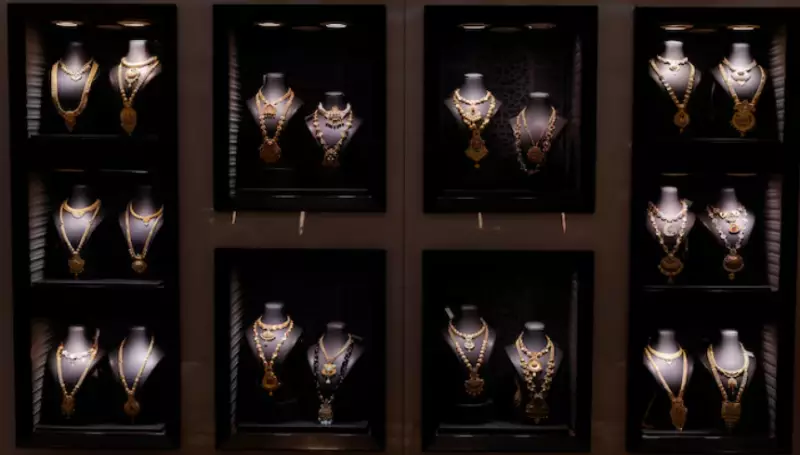 Цены на золото падают: что снижает спрос на безопасные активы?