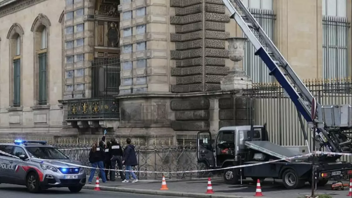 Как задержали подозреваемых в дерзком ограблении Лувра