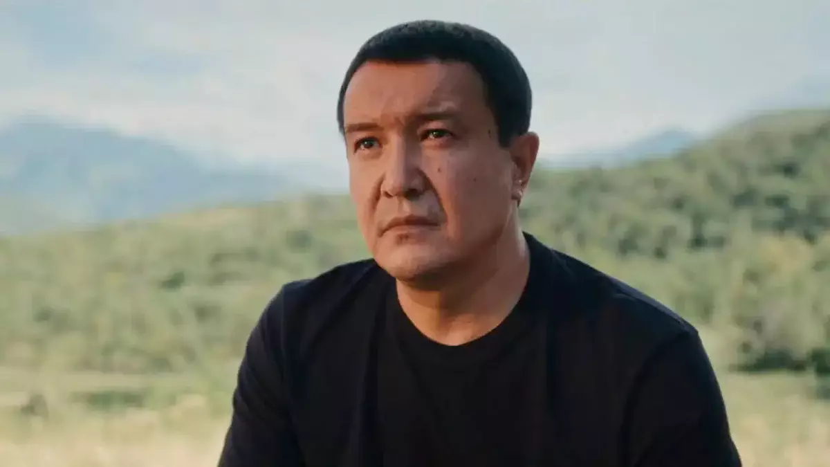 Казахстанцы пристыдили звезду «Рэкетира» за заработок в TikTok