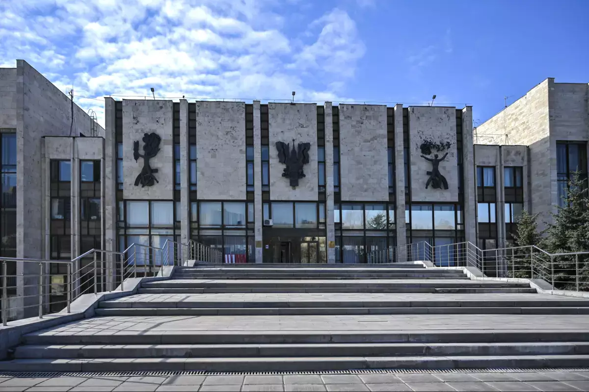 Казахстанские школьники могут получить бюджетное место в МГИМО - новости на Lada.kz 28.10.2025