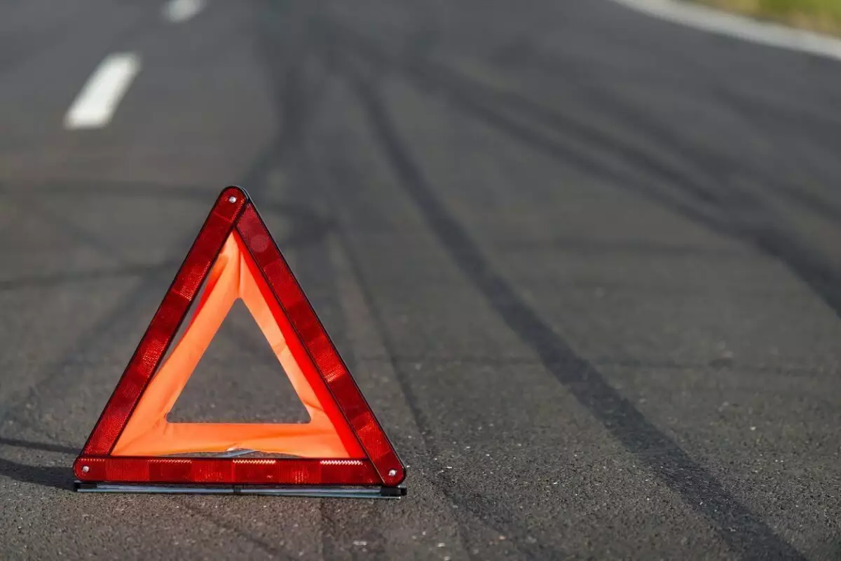 Мужчину зажало в авто после ДТП на трассе в Павлодарской области (ВИДЕО)