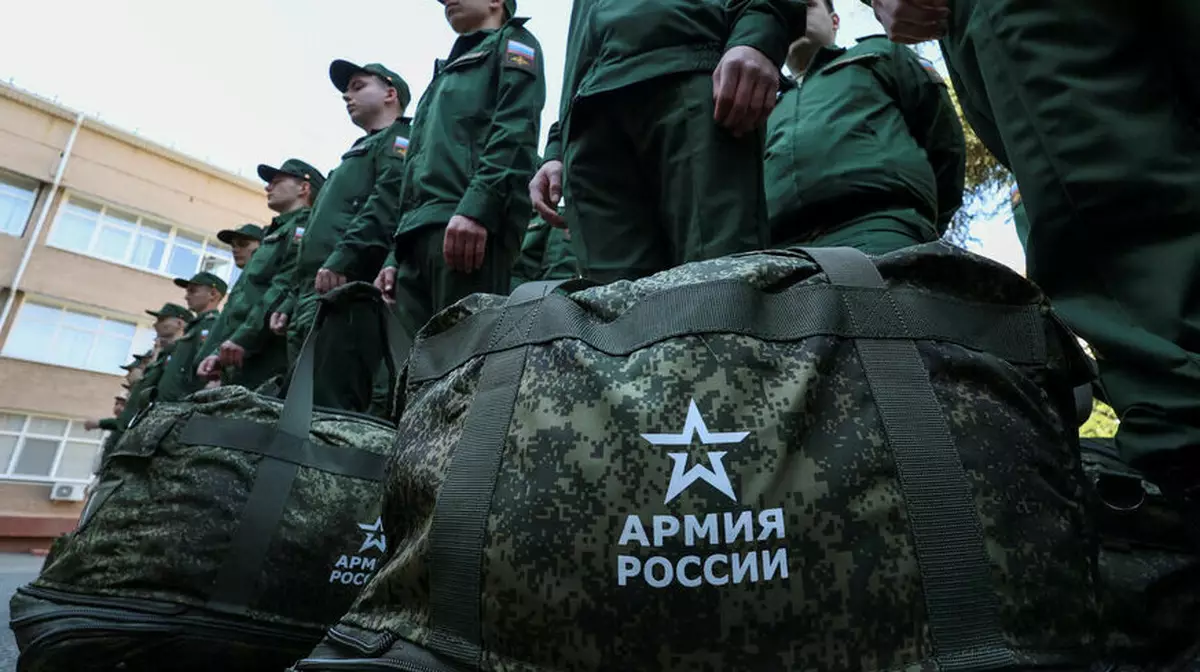 Госдума приняла закон о круглогодичном призыве в армию