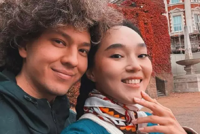 Жанар Айжанованың күйеу баласы қомақты қаржыға алаяққа алданып қалғанын айтты