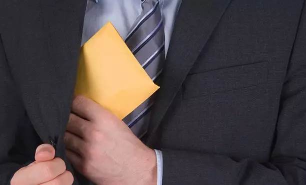 Чиновники задержаны по делам о коррупции и хищении в Туркестанской области