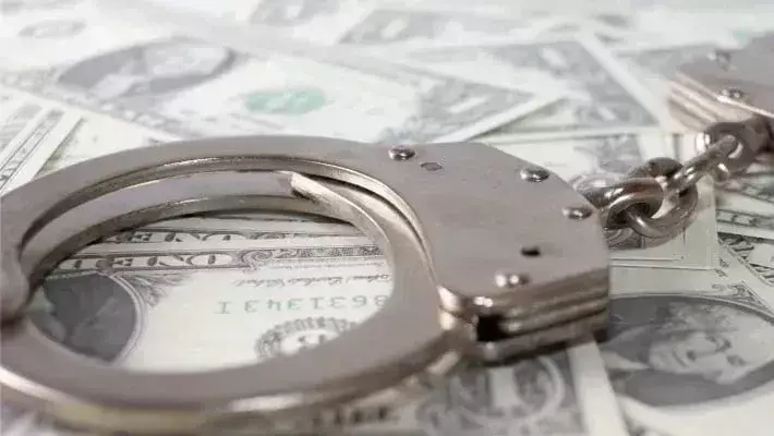 В Ташкенте разоблачили коррупционную схему бывшего налоговика по возврату НДС