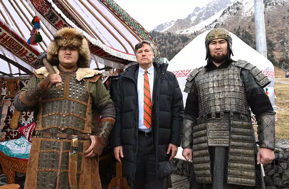 Спецпредставитель Трампа и замгоссекретаря США прибыли в Казахстан