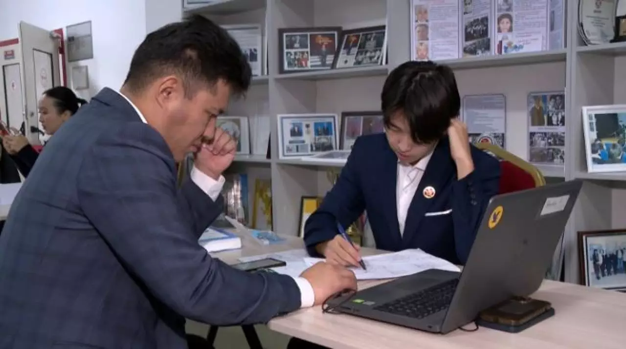Формула успеха: как учитель из Алматы растит математиков мирового уровня