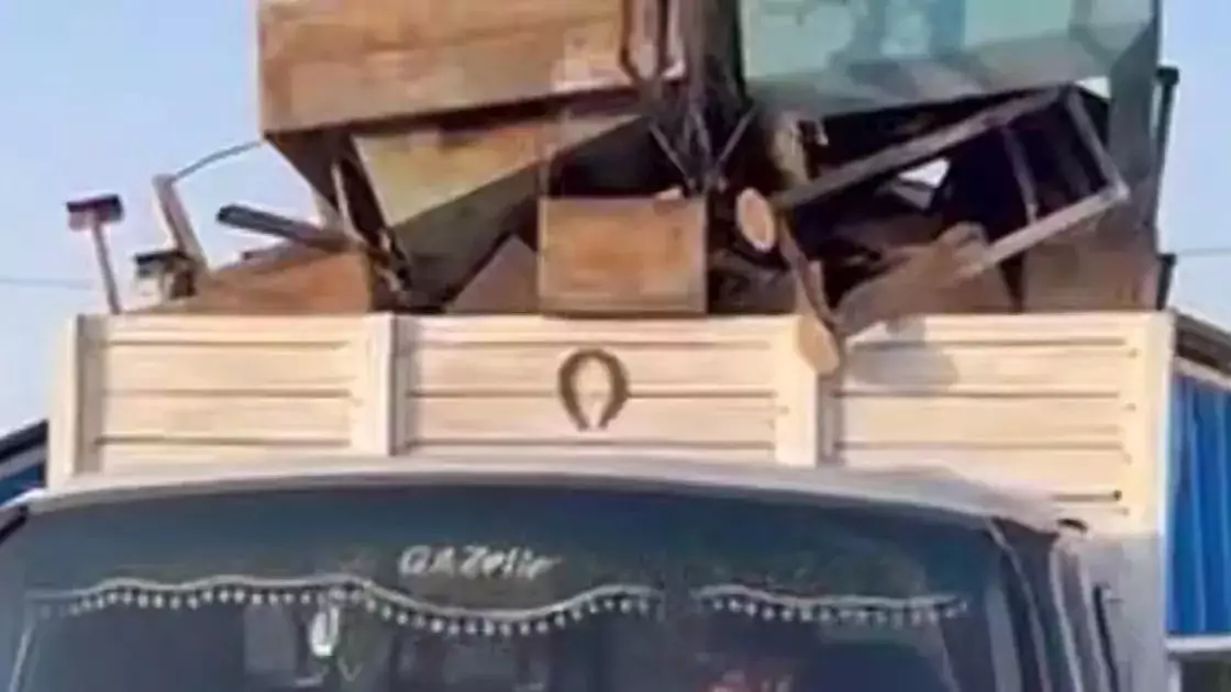 Алматы зиратындағы темір қоршаулар ұрланып жатыр ма?