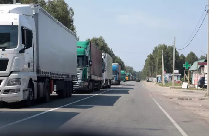 Ситуация с пробкой из большегрузов на границе России и Казахстана.