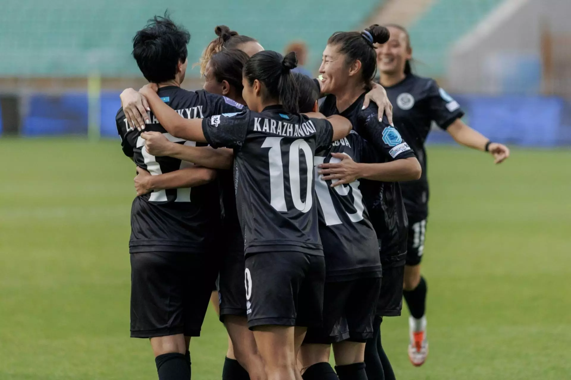 Сборная Казахстана по футболу дважды уступила Азербайджану