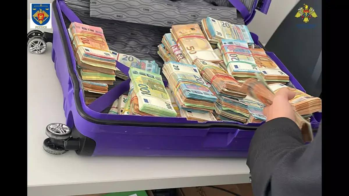 200 тысяч евро в чемодане: как итальянец лишился состояния на границе Казахстана - новости на Lada.kz 28.10.2025