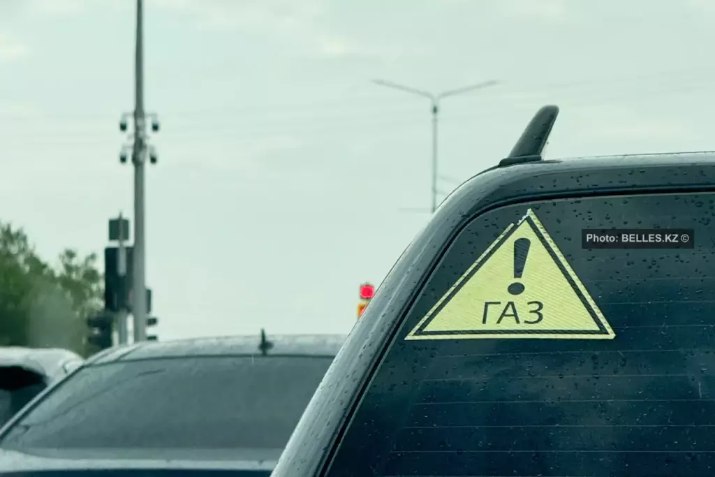 Глава Минэнерго объяснил очереди на заправках в Актау