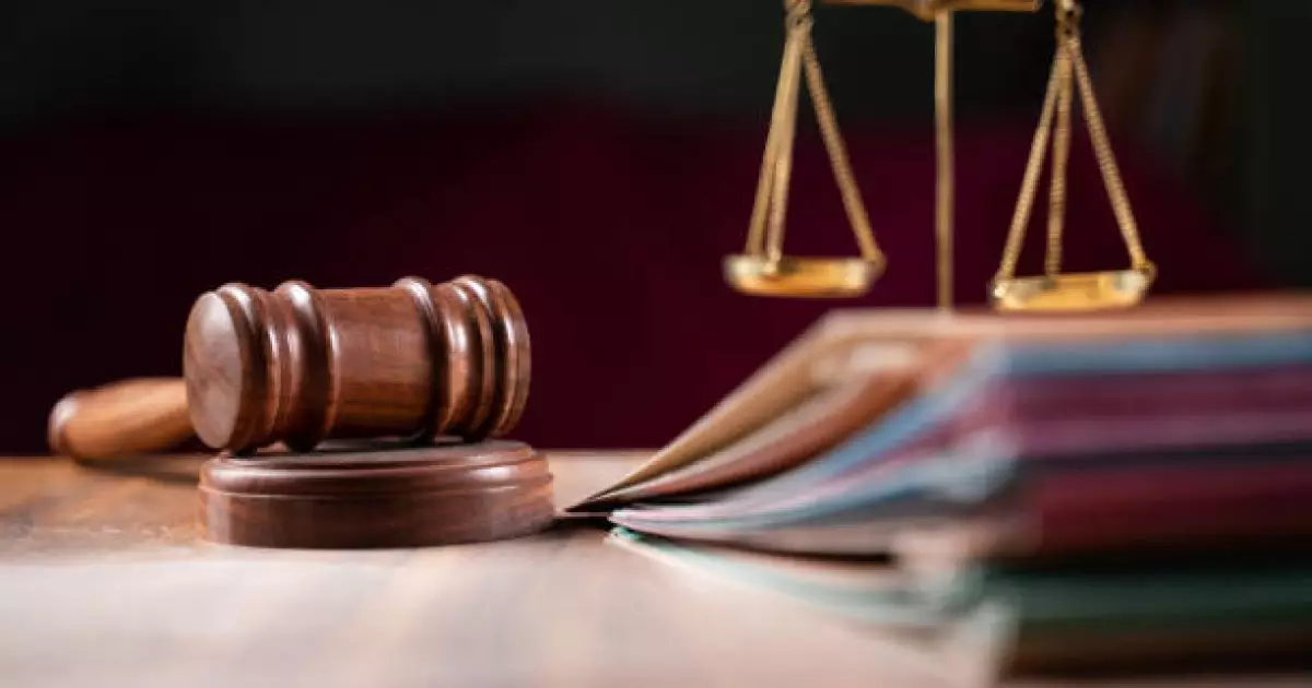   Атырауда мүмкіндігі шектеулі зейнеткерге қастандық жасады: сірке қышқылын шашып, алтын бұйымдарын алып кеткен   