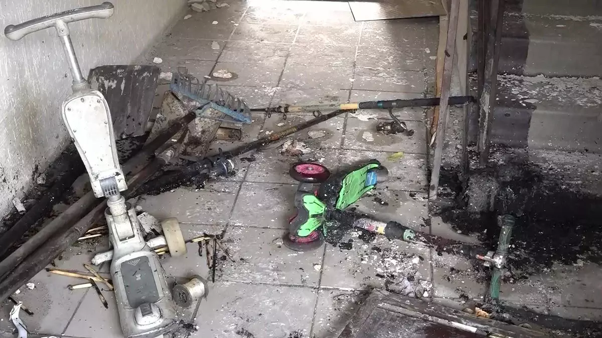 "Киімі өртенген адам шығып келе жатты": Ақтаудағы тұрғын үйлердің бірінде жарылыс болды