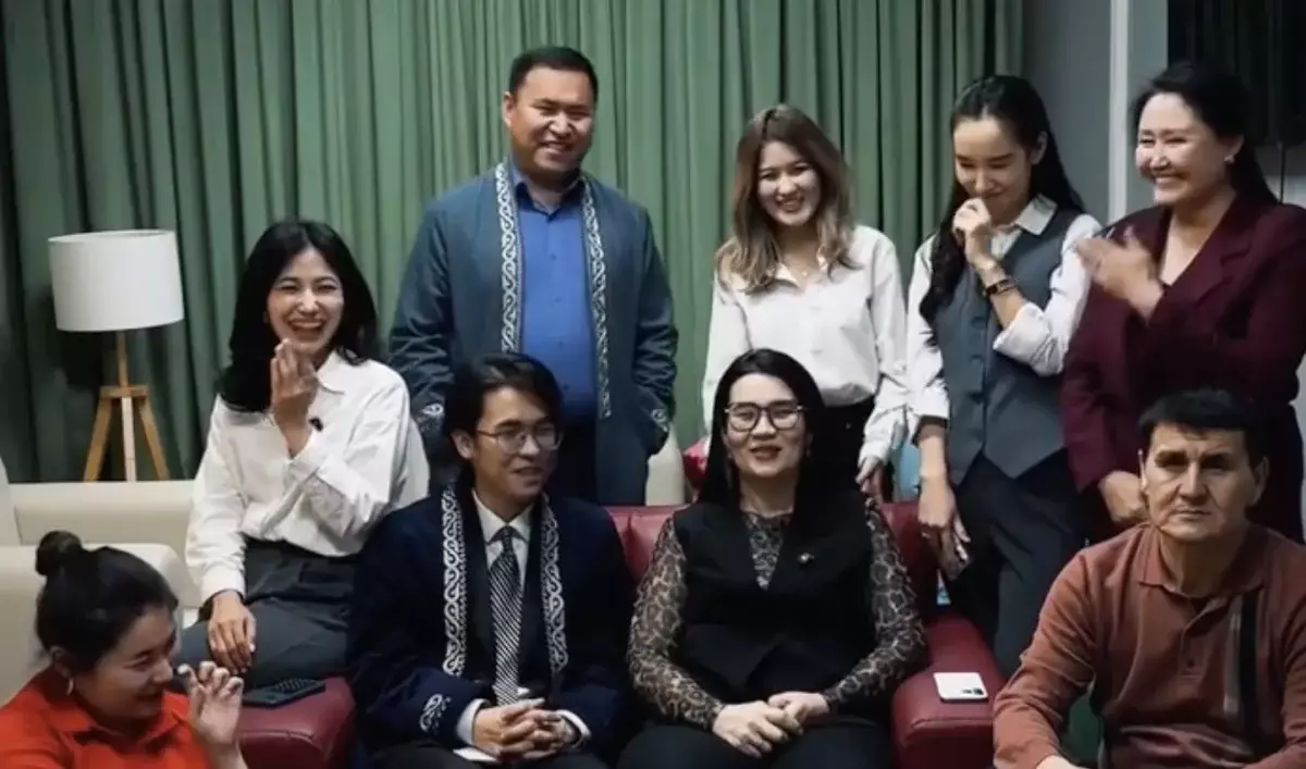 «10 баланы ауыстырып жібердім»: Ақмоншақ Нұртазаның мектебіндегі мұғалімдер шындығын айтты (ВИДЕО)