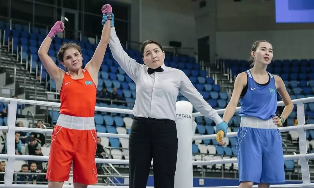 Бес баланың анасы боксқа оралып, марапатқа ие болды