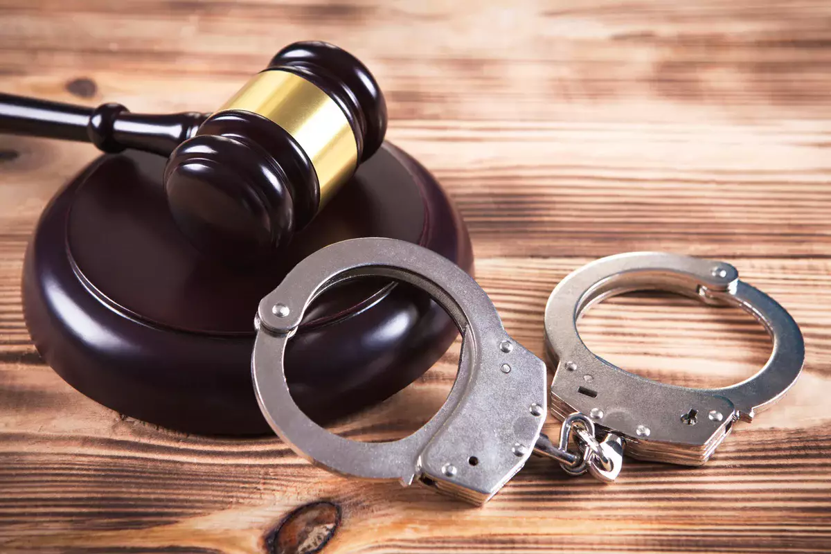 Астанчанин бегал в трусах по торговому центру ради «квартиры» из трэш-стрима