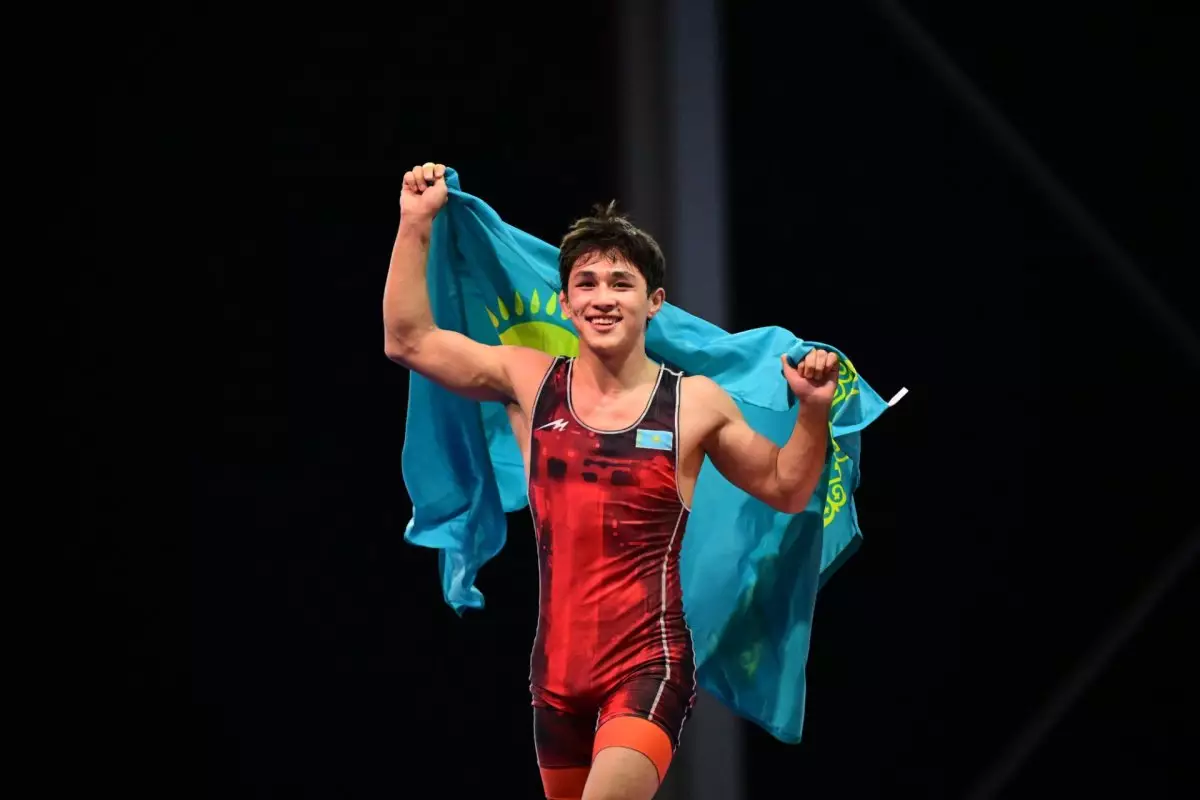 Борец Бекасыл Асамбек завоевал золотую медаль на юношеской Азиаде