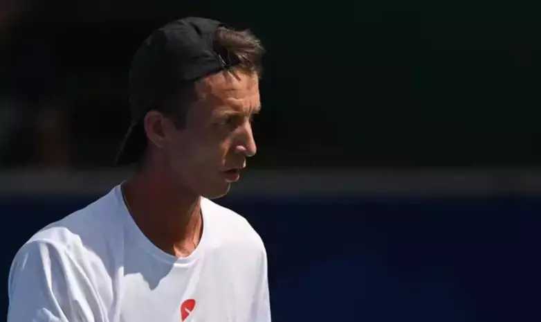 Казахстанский теннисист разгромно проиграл на турнире в Китае