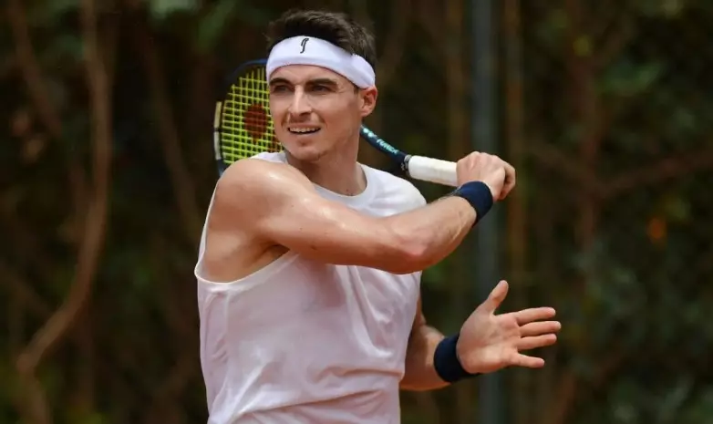 Сенсационным разгромом завершился матч казахстанского теннисиста