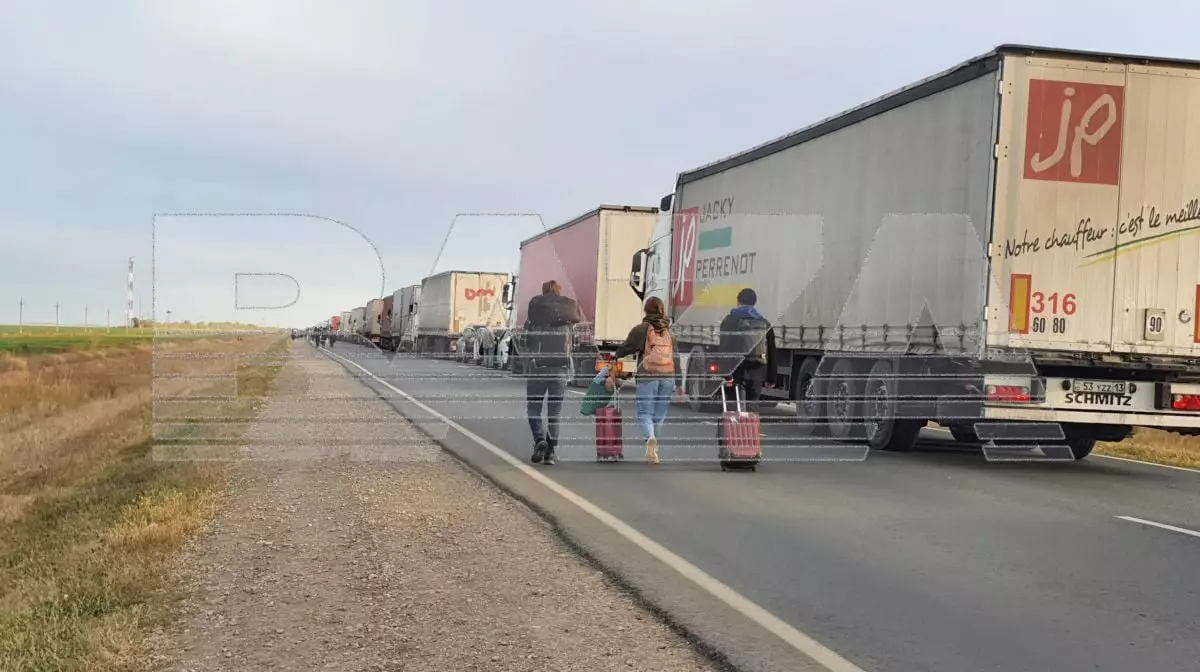 Коллапс на границе РФ и Казахстана: товарооборот встал, бизнес закрывается.