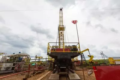 Казахстан решит вопрос с западными санкциями против российской нефтяной компании Лукойл.