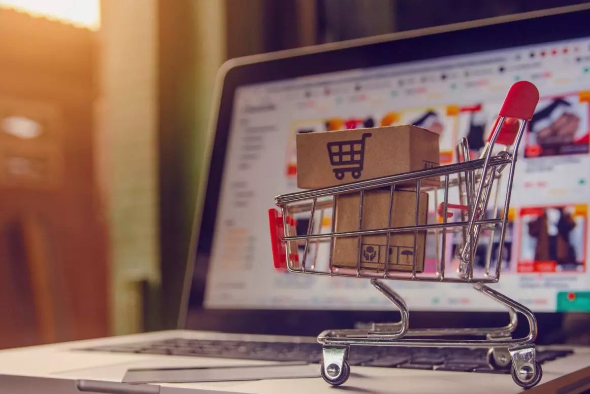 Рассрочки без переплаты: экономисты объяснили, зачем ввели двойные ценники