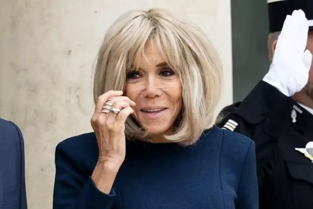 В Париже начался суд  по делу об интернет-травле супруги президента Франции