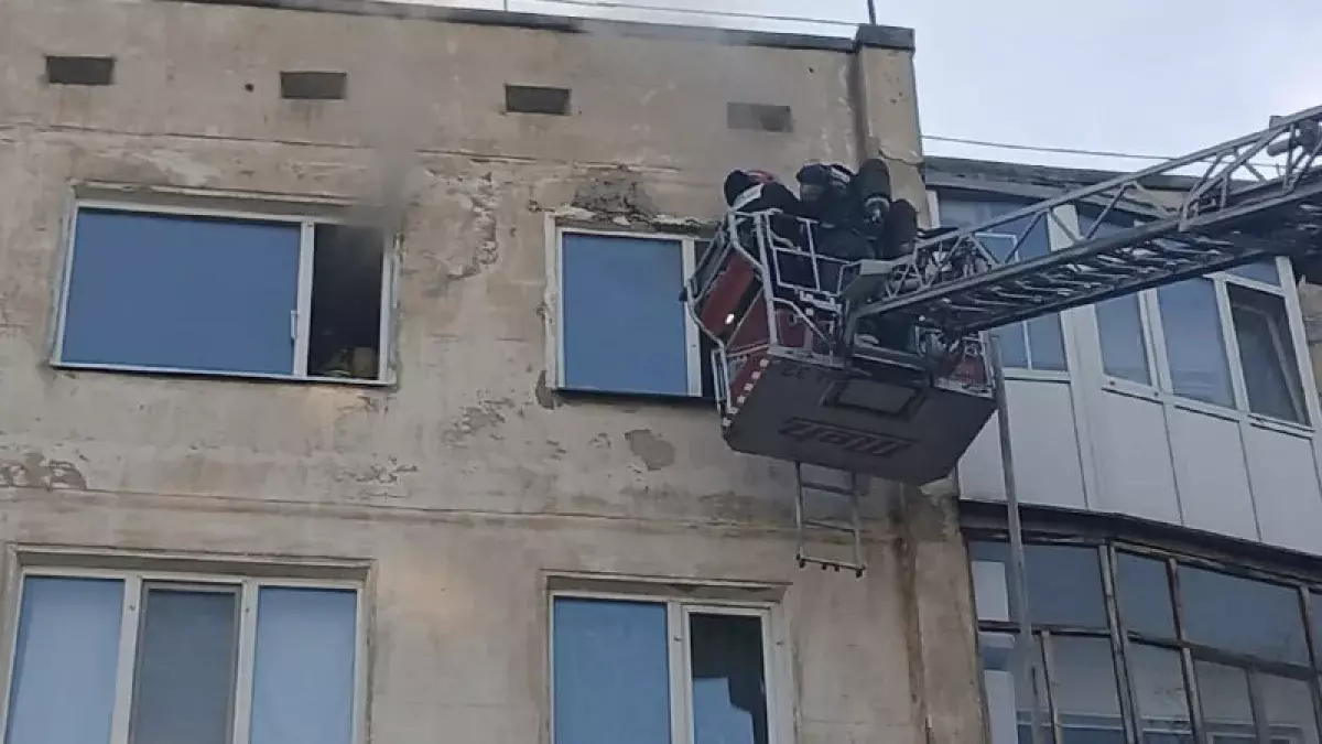 Көкшетауда 80-нен асқан қария пәтерінде тірідей жанып кете жаздады