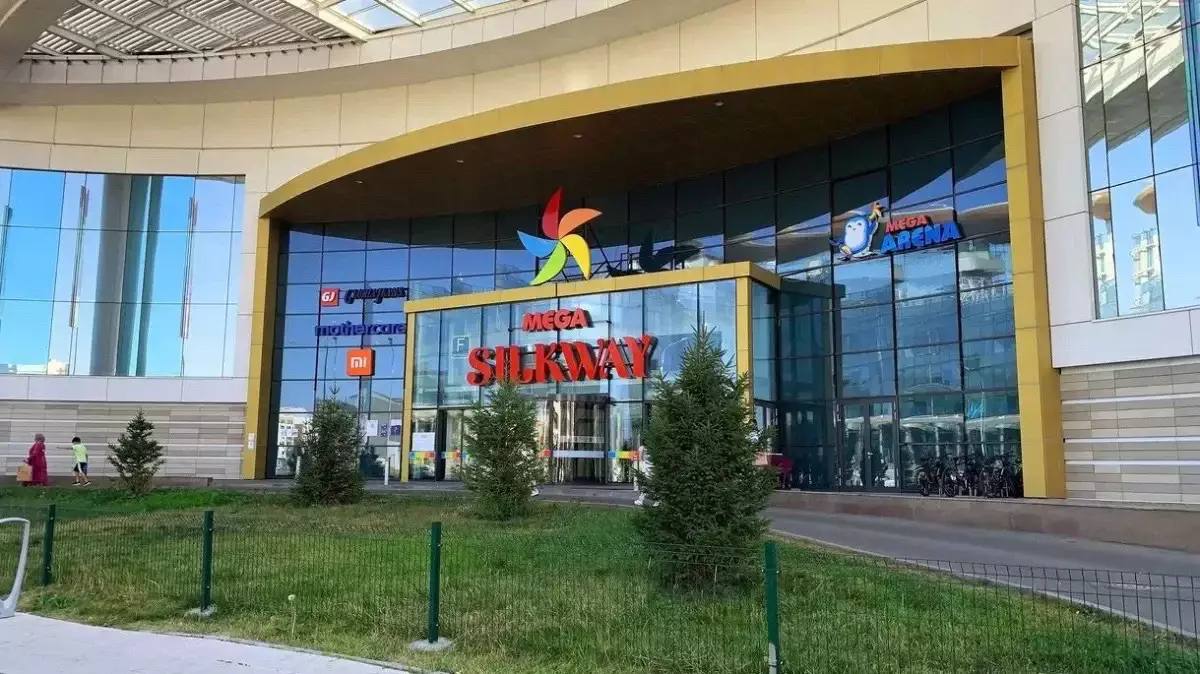 Астанадағы Mega Silk Way орталығында ер адам іш киіммен жүремін деп сотты болды