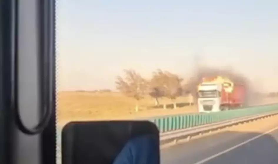 Шымкент–Түркістан трассасында фура отқа оранды