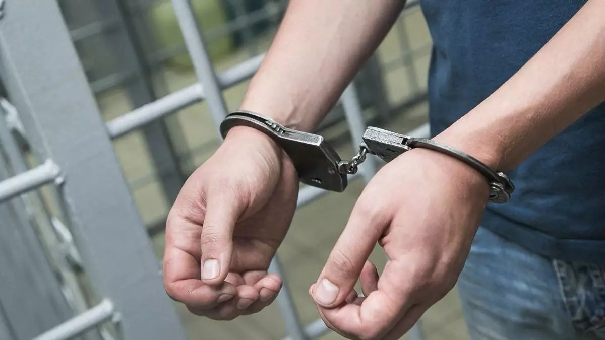 Жетілген әйелдің әдемі кискасы Келіні қайын атасын трахает порно история